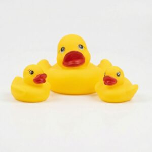 A classic yellow rubber duck family featuring one large parent duck and two smaller baby ducks sitting together.